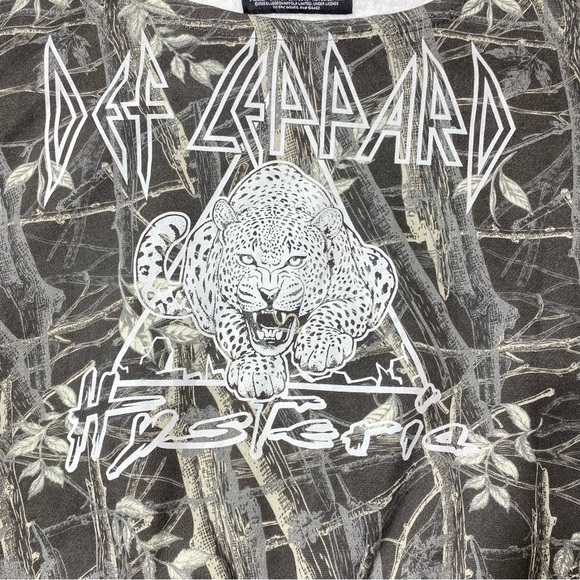 Def Leppard Hysteria 1X Leopard Cropped Oversized Off The Shoulder Sweatshirt - Picture 1 of 12